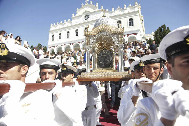 Ζωντανή μετάδοση από την Τήνο: Η θεία λειτουργία από τον ιερό ναό Ευαγγελίστριας